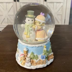 Precious Moments Holiday Musical Waterball